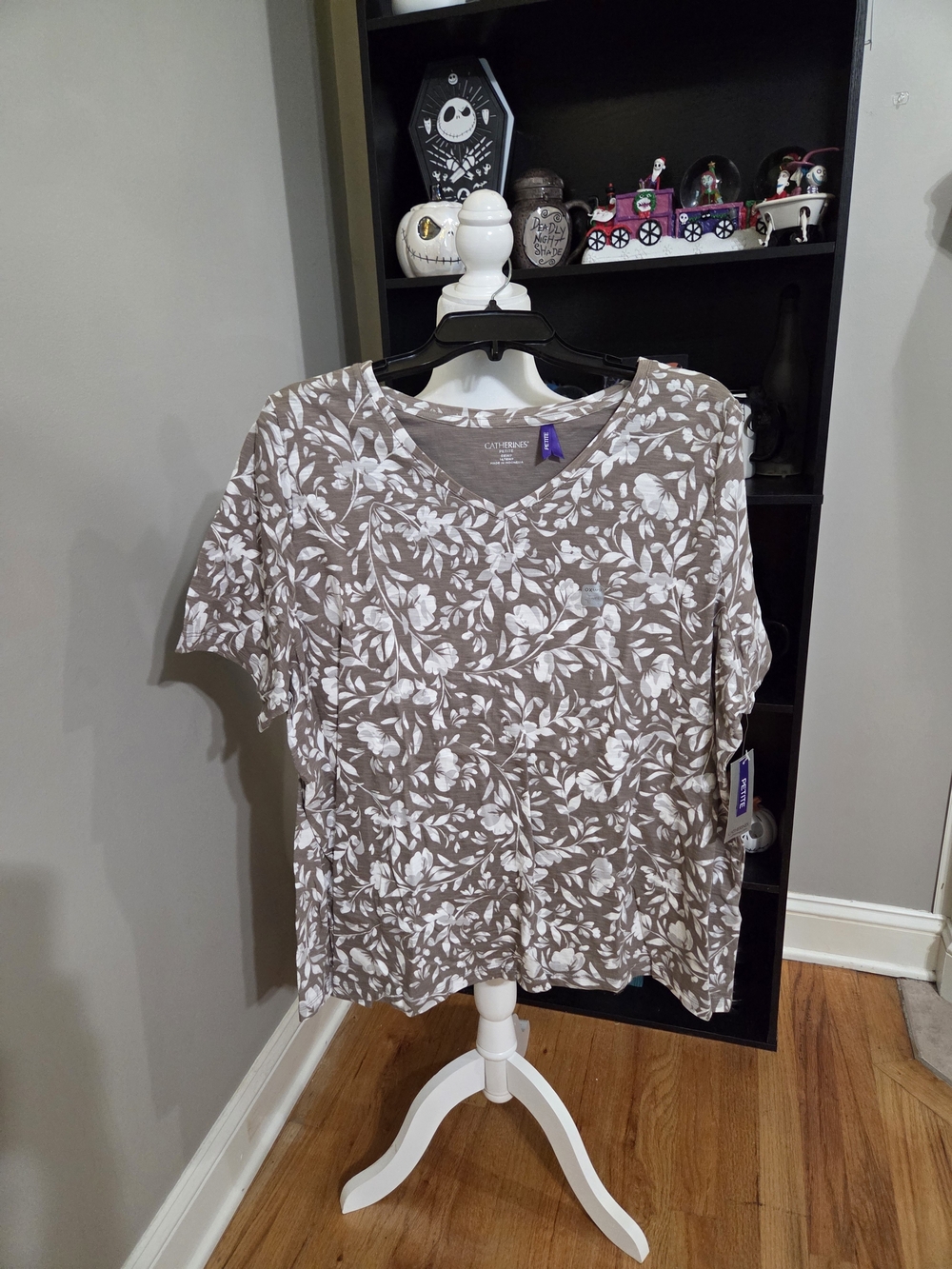 Catherines Petite Taupe and White Floral V-Neck Short Sleeve Top